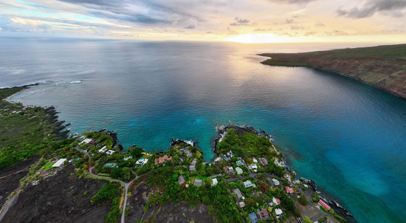 Aerial view of Kealakekua Bay on Hawaii's Big Island, home of Apono Hawaii